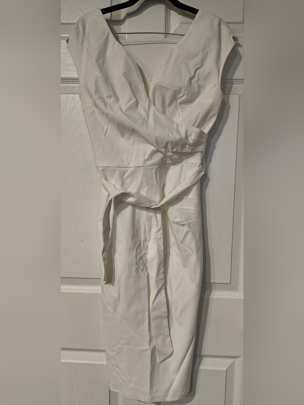 Muxxn Boutique Sz S V-Neck Ivory Tie-Waist Sheath Dress